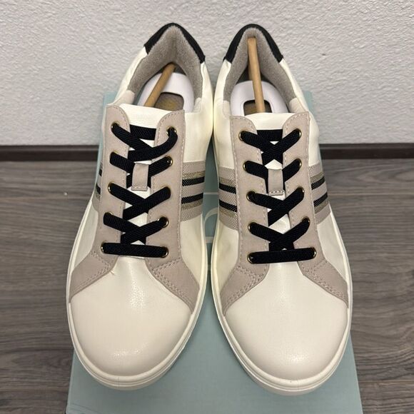 Bzees Happy Friday Lace Up Sneaker (WIDE) - Picture 4 of 7